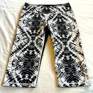 Victoria’s Secret Sport Black & White Tie Dye Like Leggings